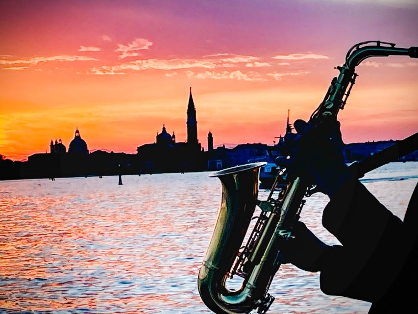 Venice: Catamaran Sunset Jazz Cruise with Aperitivo - Sunset, photographs, and the changing light