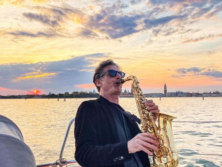 Venice: Catamaran Sunset Jazz Cruise with Aperitivo - The crew and the feel on board