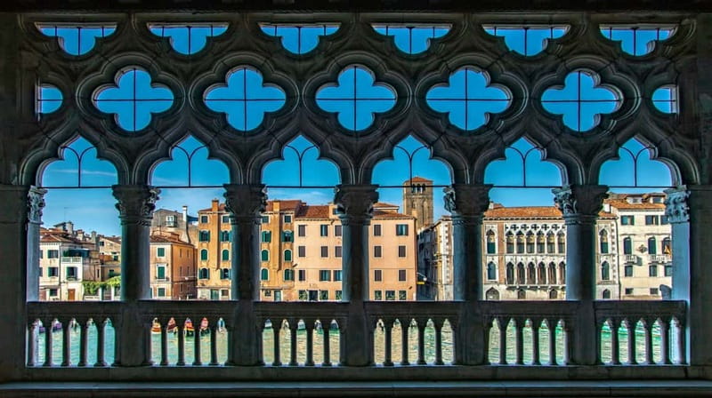 Venice: Doge Palace Guided Tour & Secret Itineraries Option - Crossing the Bridge of Sighs