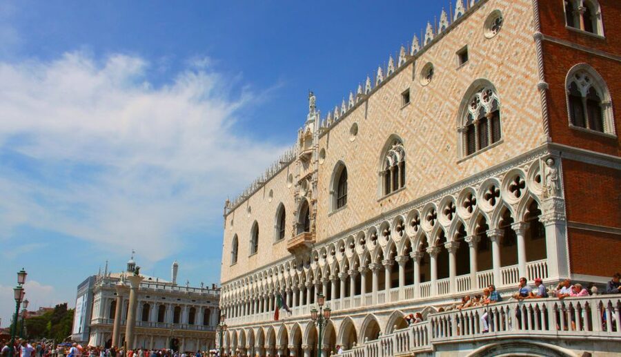 Venice: Doge's Palace, Bridge of Sighs & Prisons Guided Tour - The optional History Gallery and VR journey