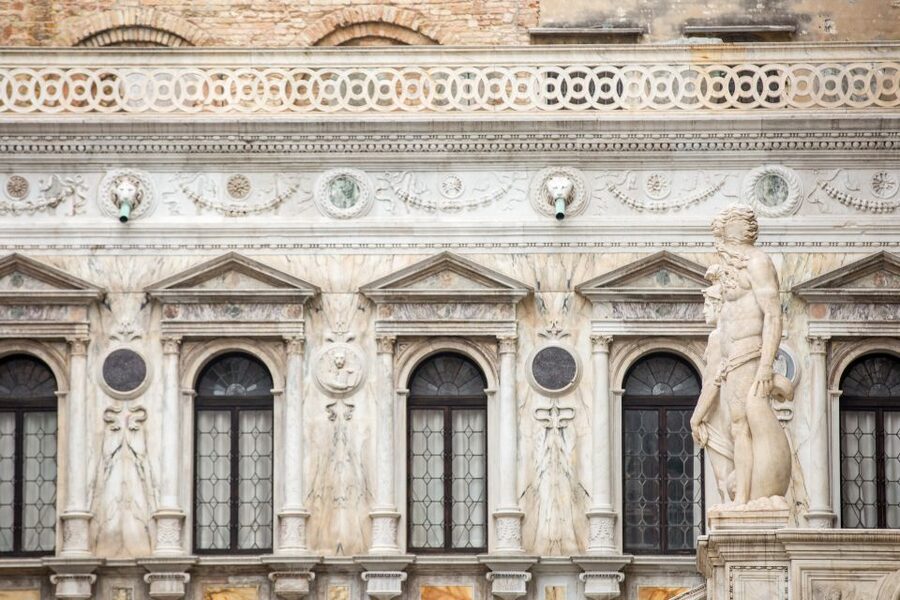 Venice: Doge's Palace Skip-the-Line Tour with Prisons - The guides make the difference