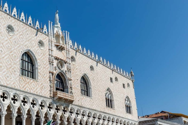Venice: Doge's Palace, St Mark's Basilica, and Pala d'Oro - Meeting your guide in St. Mark’s Square