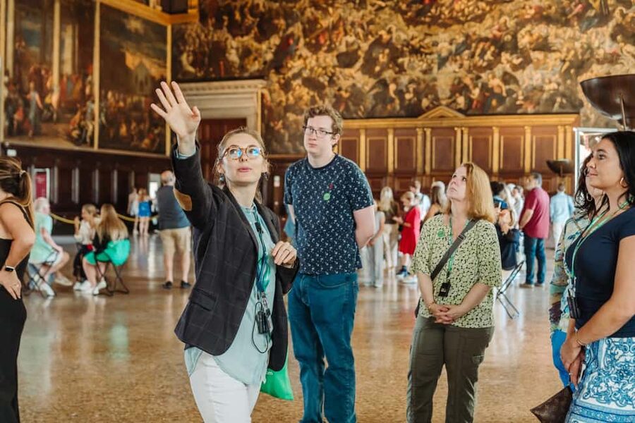 Venice: Doge's Palace & St Mark's Tour with Upgrade Option - Crossing the Bridge of Sighs