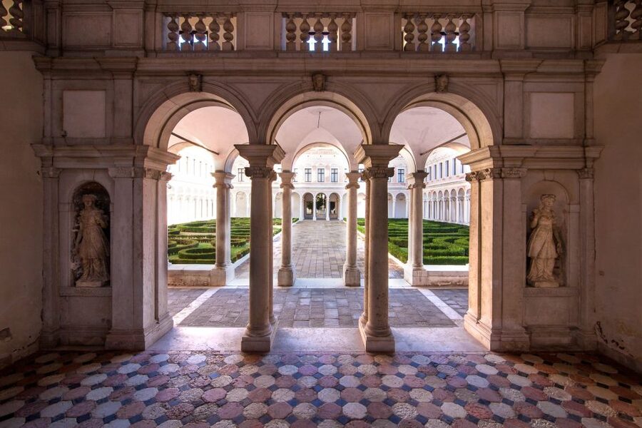 Venice: Explore San Giorgio Island with Ticket & Audio Guide - Crossing from Piazza San Marco to San Giorgio Maggiore