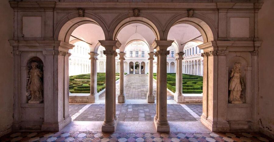 Venice: Explore San Giorgio Island with Ticket & Audio Guide - Choosing between the Giorgio Cini Foundation and Vatican Chapels