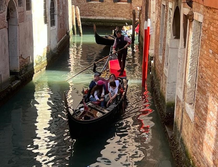 Venice: Grand Canal by Gondola with Live Commentary - Who should book this Venice experience?