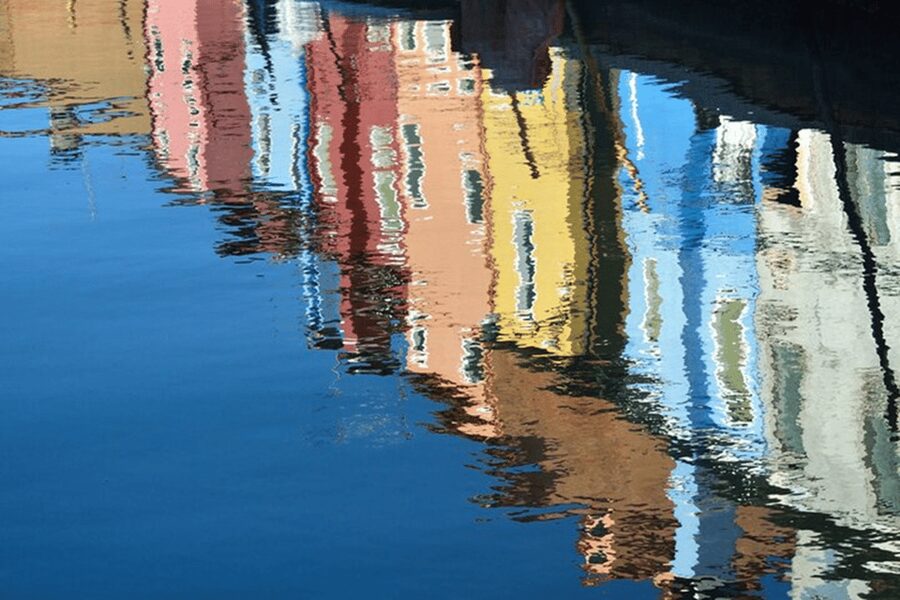 Venice Islands: Murano Glass & Burano Colors Guided Visit - Burano’s colored houses and lace tradition