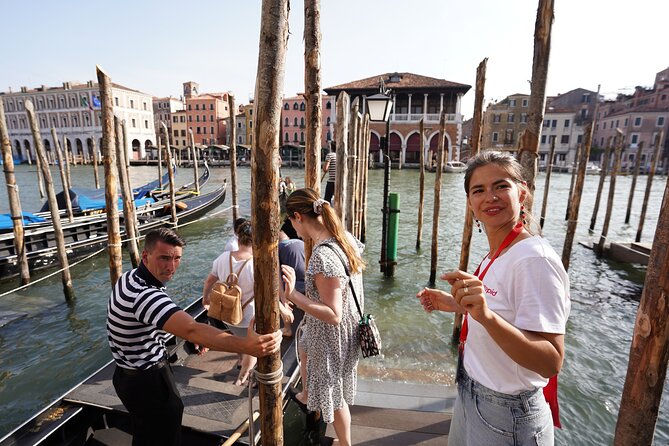 Venice Like a Local: Food, Wine & Spritz Tour with Traghetto Ride - The traghetto crossing is fun, but keep expectations modest