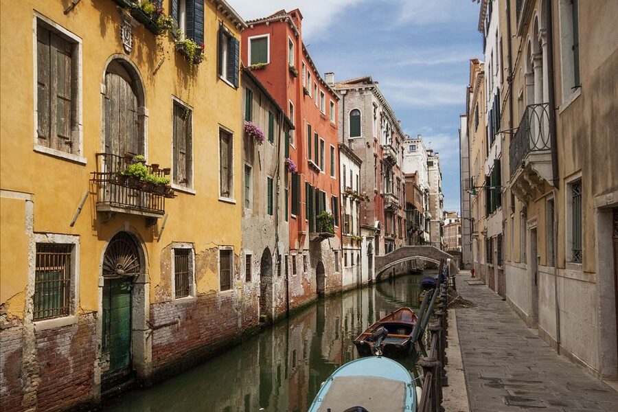 Venice: Morning Walking Tour - Teatro Malibran and the Mercerie shopping street