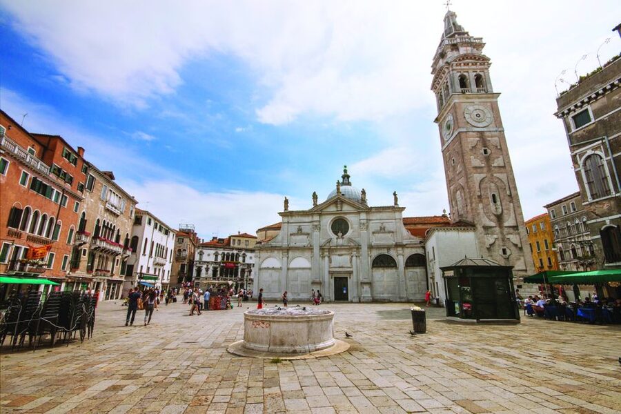 Venice: Morning Walking Tour - St. Mark’s Square, explained from the outside