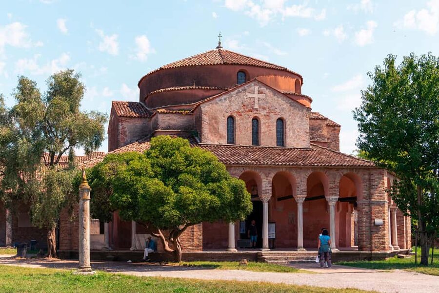 Venice: Murano, Burano, Torcello, and Glass Factory Tour - Why this island trip works well from Venice