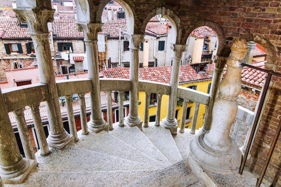 Venice: Palazzo Contarini del Bovolo Entrance Ticket - Climbing to the top arcade
