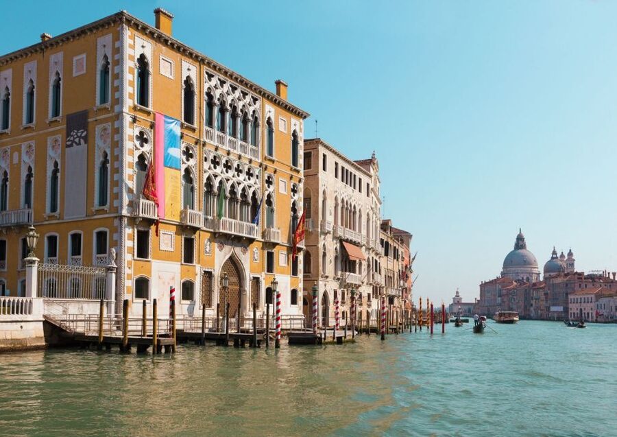 Venice: Private Gondola Cruise for up to 5 Passengers - The first minutes on the water
