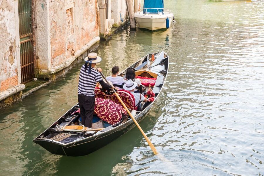 Venice: Private Gondola Cruise for up to 5 Passengers - Starting near Venice’s Royal Gardens