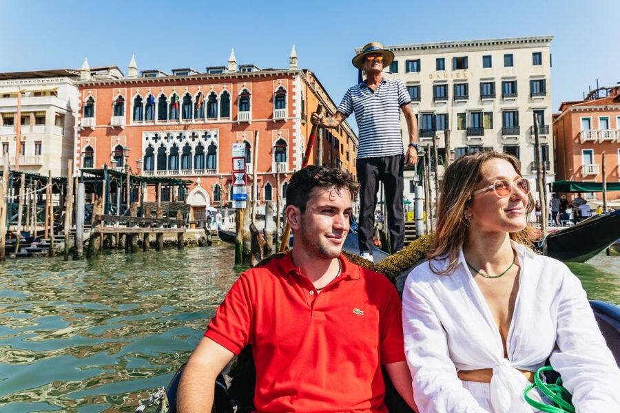 Venice: Private Gondola Ride along Grand Canal - Finding the departure point near Rio dell’Orso
