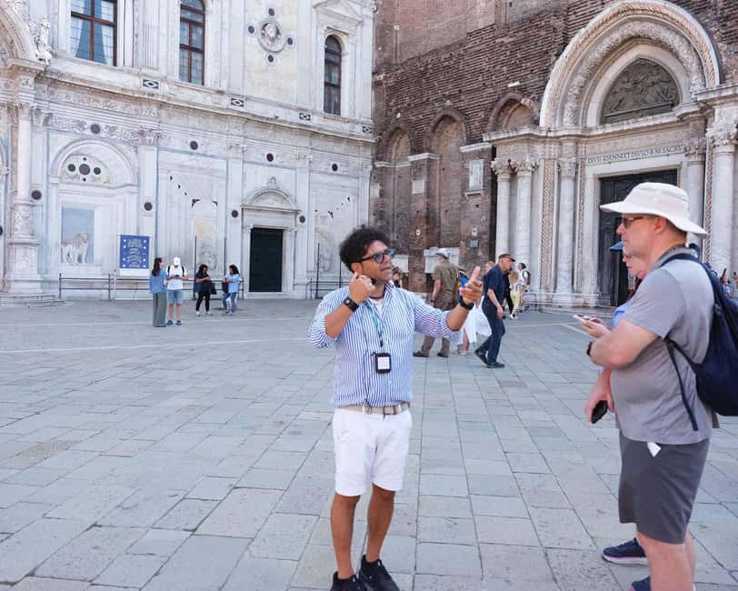 Venice: Rialto Bridge & Offbeat Unusual Venice Walking Tour - Scala Contarini del Bovolo: a tower worth looking up for