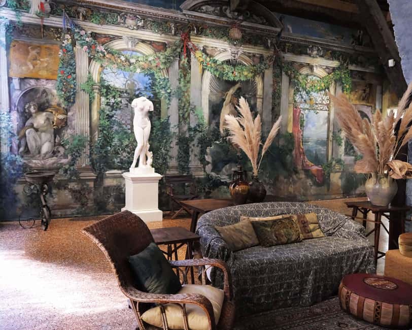 Venice: Rialto Bridge & Offbeat Unusual Venice Walking Tour - La Fenice and Venice’s love of performance