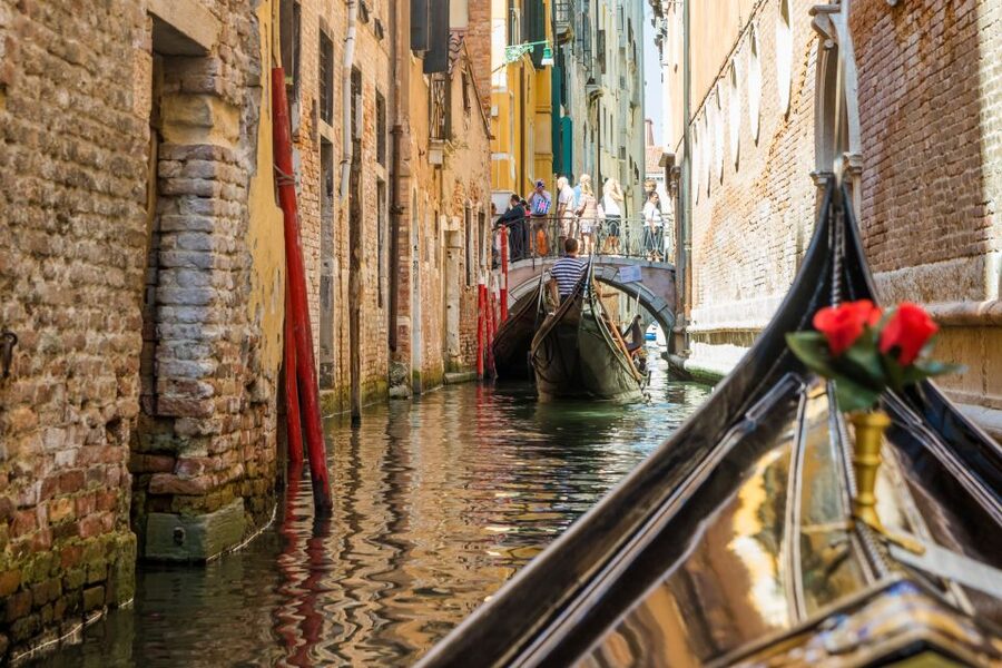 Venice: Shared Gondola Ride Across the Grand Canal - What The Gondolier Does, And Does Not Do
