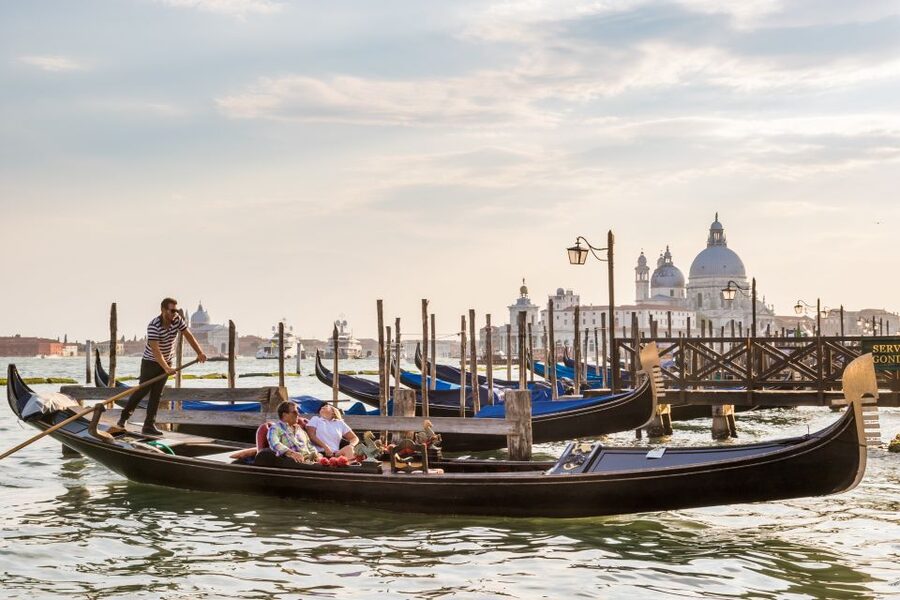 Venice: Shared Gondola Ride Across the Grand Canal - Timing Your Ride For Better Light