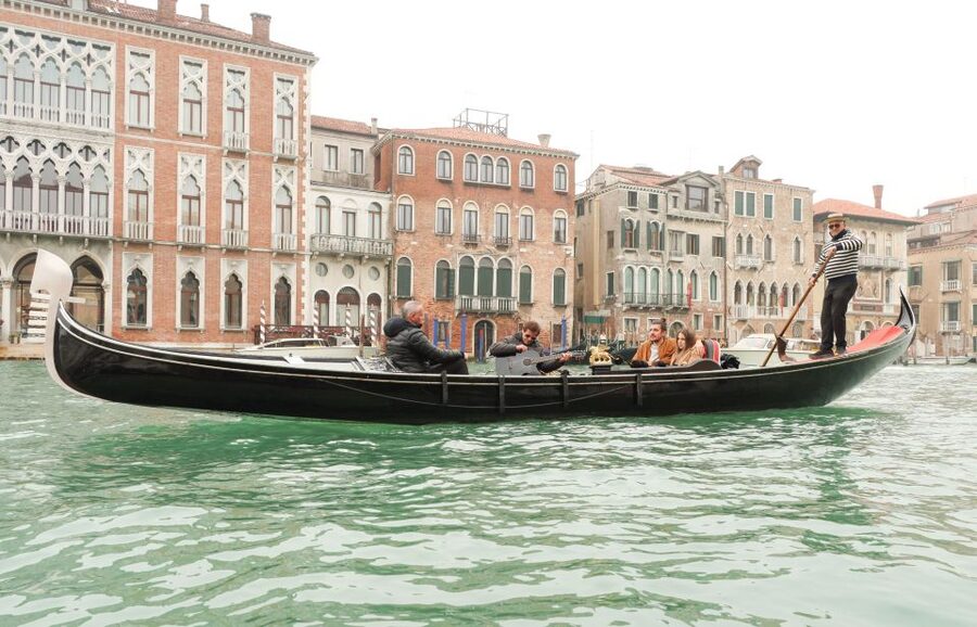 Venice: Shared Gondola Ride and Serenade - How it compares with a private gondola