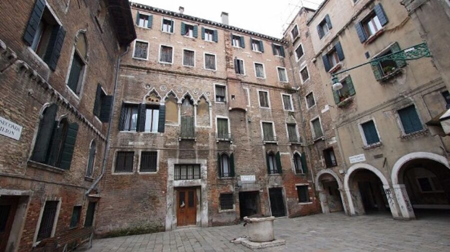 Venice: Sightseeing Tour with a Local expert - What the guides add to the experience
