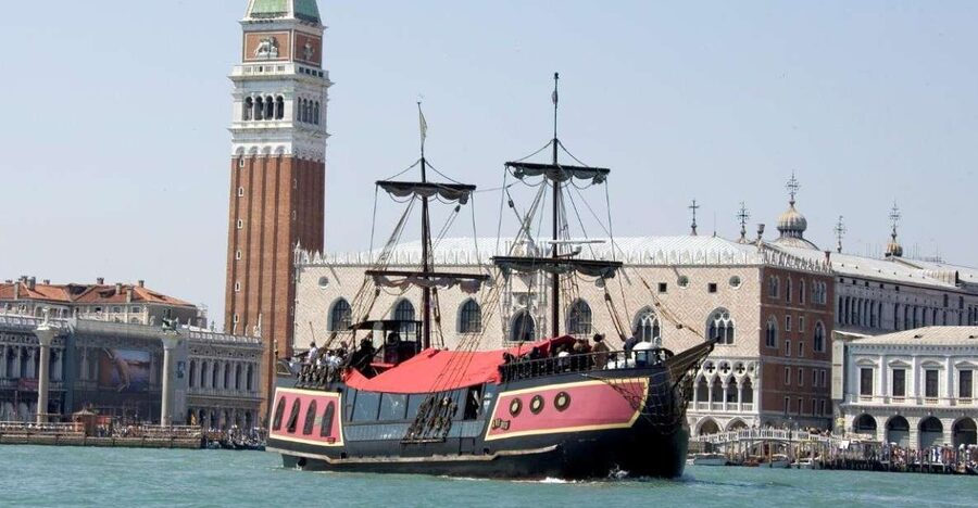 Venice: Venetian Lagoon Tour and Galleon Dinner - Food, service, and the value of the $124.61 price