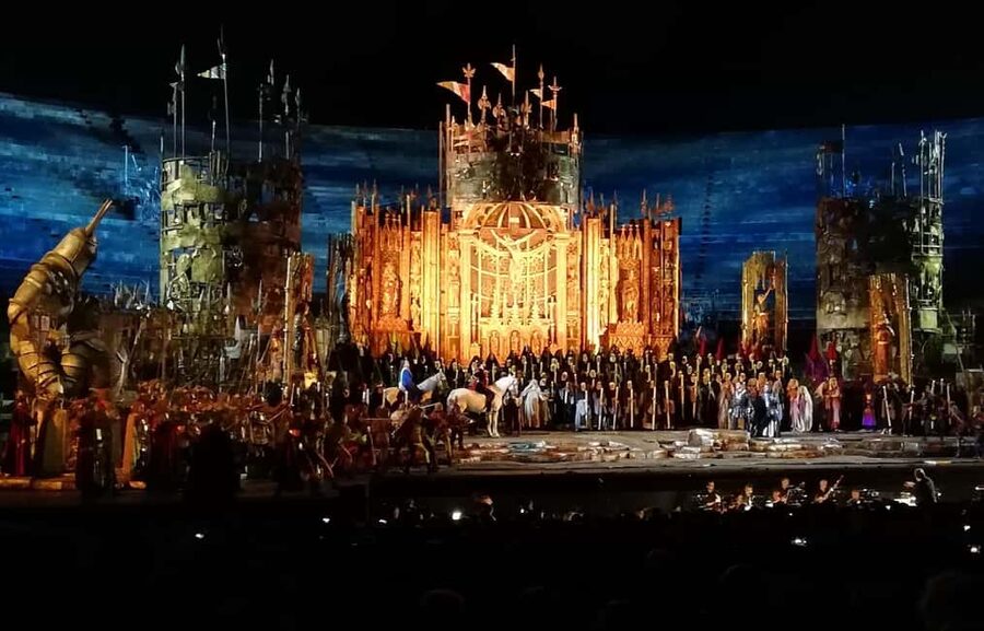 Verona: Arena di Verona Opera Ticket - Collecting your ticket at gate 7