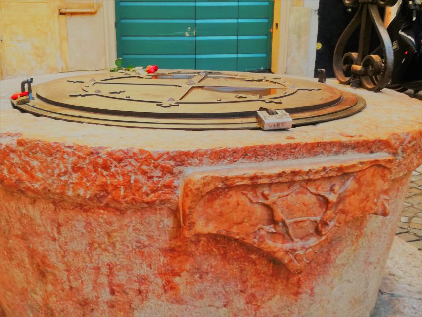 Verona: History and Hidden Gems Guided Walking Tour - Piazza dei Signori and medieval Verona