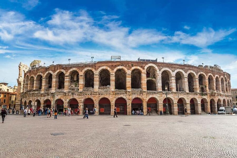 Verona: Small Group Guided Walking Tour with Arena Tickets - Juliet’s House and the useful limits of the Shakespeare stop