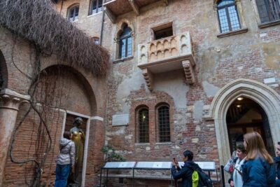 Small Group Guided Walking Tour with Arena Tickets