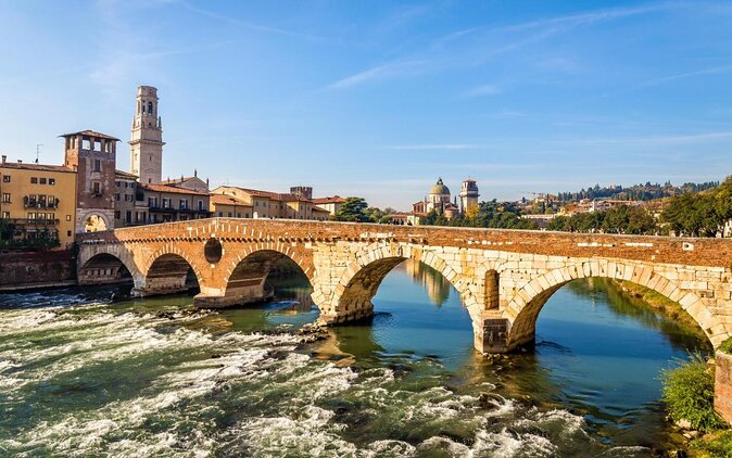 Verona walking tour:food, wine, legends, lunch/dinner & cable car - Juliet’s house is a brief but useful stop